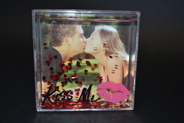 PORTAFOTO KISS ME