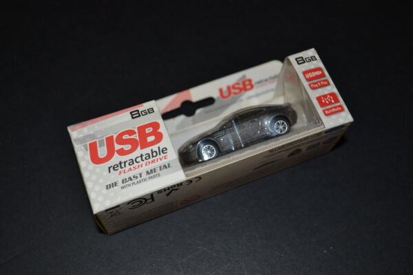 USB RETRACTABLE ASTON MARTIN - immagine 2