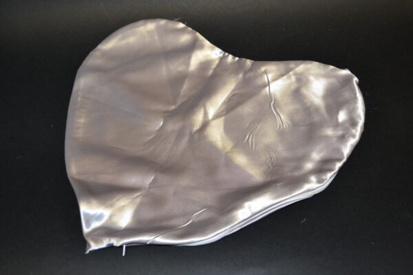 CUSCINO RASO CUORE ARGENTO - immagine 2