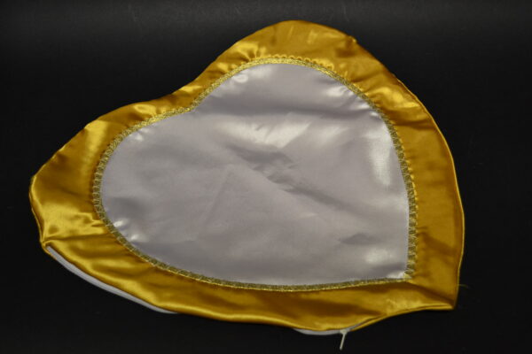 CUSCINO RASO CUORE ORO