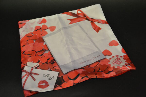 CUSCINO KISS ME